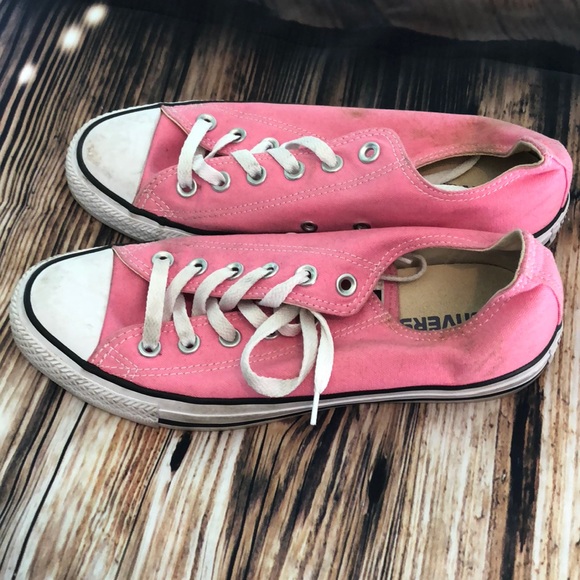 Pink converse! - Picture 2 of 5
